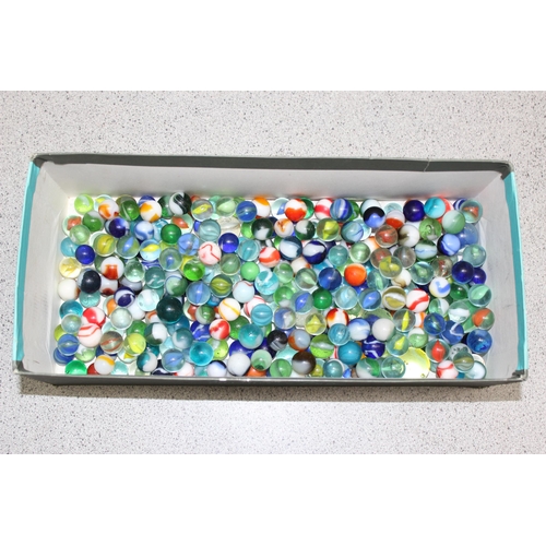 1533 - Large qty of assorted vintage glass marbles etc