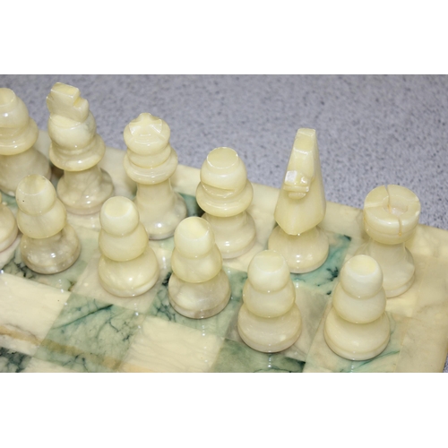 1536 - Vintage marble chess set and board