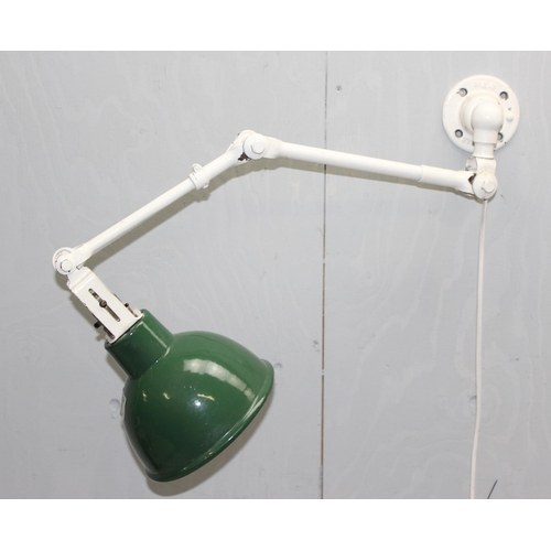 257 - A vintage industrial Dugdills RTM machinists lamp with green enamel shade