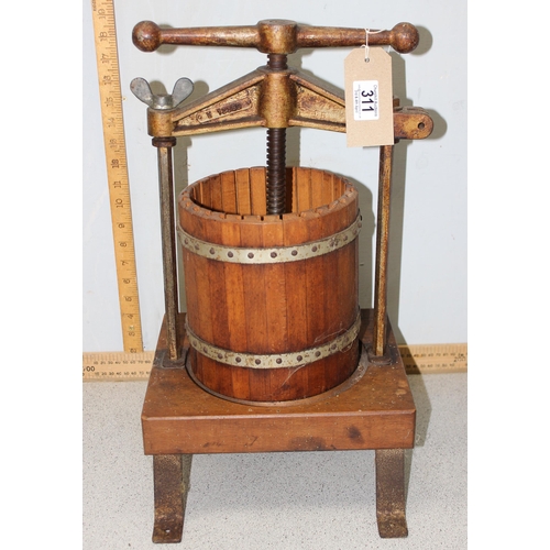 311 - A vintage wooden and cast iron fruit press by Geco 512390 243063