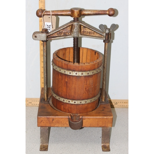 311 - A vintage wooden and cast iron fruit press by Geco 512390 243063