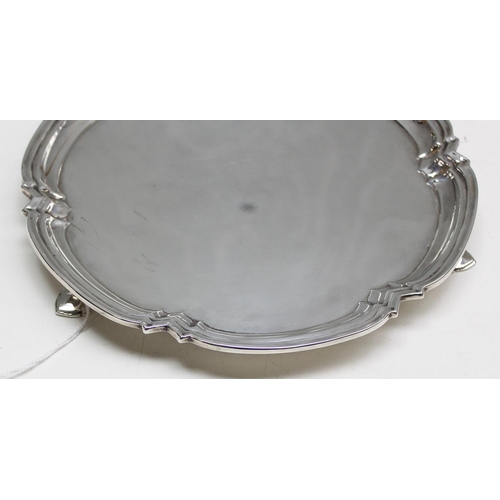 1045 - A solid silver card tray, Sheffield 1993 by Asprey & Co, approx 346.4g gross weight