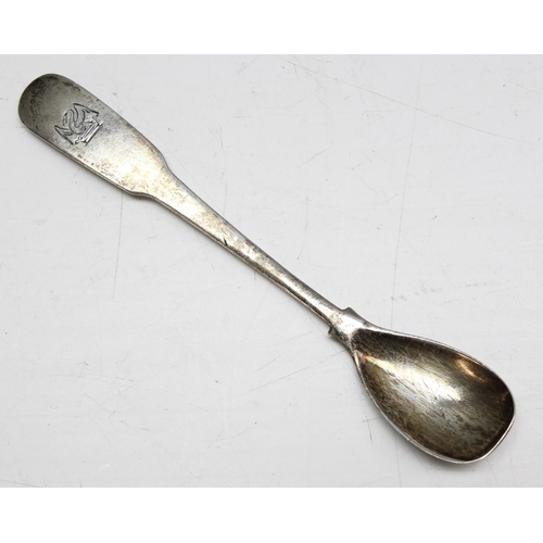 1051 - A Georgian Irish silver mustard spoon, no date letter but c.1810 by Thomas Townsend