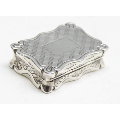 1055 - An antique silver vinaigrette, Birmingham 1844 by Edward Smith, approx 30mm wide