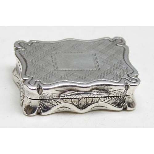 1055 - An antique silver vinaigrette, Birmingham 1844 by Edward Smith, approx 30mm wide