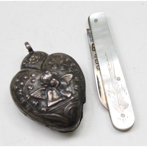 1059 - A small silver bladed fruit knife, Sheffield 1898 and a small silver heart shaped bell, lacking bell