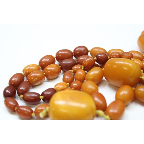 1174 - A large vintage amber coloured bead necklace, believed to be Amber on individually strung and knotte... 