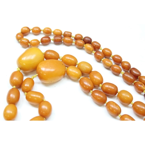 1174 - A large vintage amber coloured bead necklace, believed to be Amber on individually strung and knotte... 