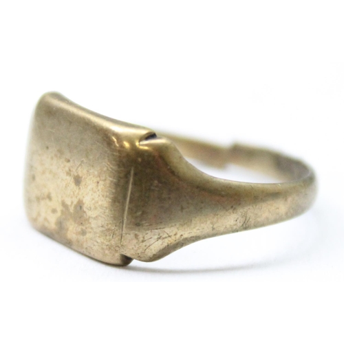 1199 - An antique 9ct gold signet ring, broken, approx 4.12g gross and a 9ct gold front and back locket, ap... 