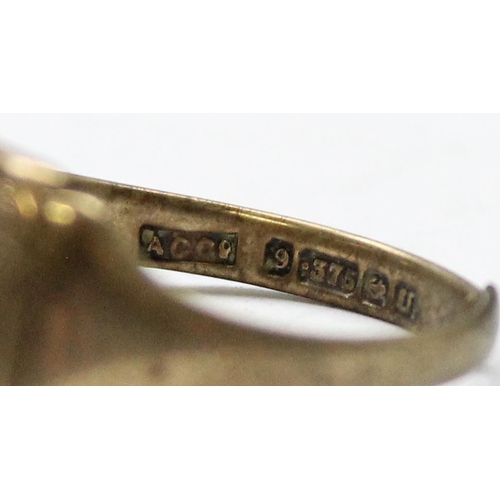 1199 - An antique 9ct gold signet ring, broken, approx 4.12g gross and a 9ct gold front and back locket, ap... 