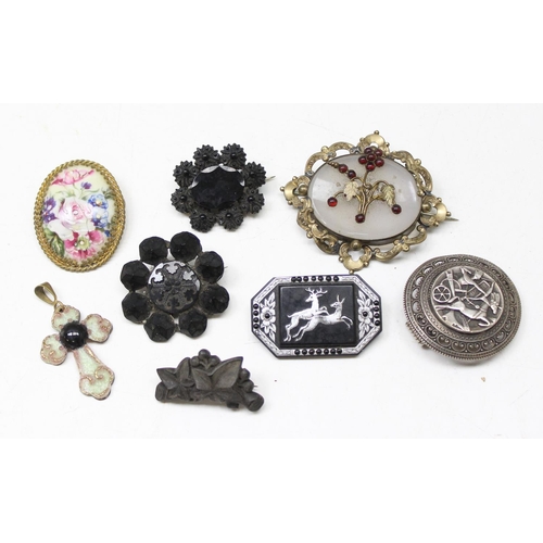 1199K - Qty of assorted antique and later brooches to inc a Limoges enamel cross signed C. Faure, an Egyptia... 