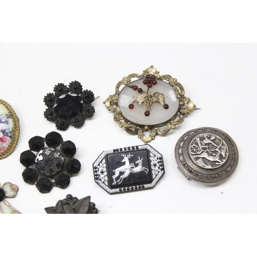 1199K - Qty of assorted antique and later brooches to inc a Limoges enamel cross signed C. Faure, an Egyptia... 