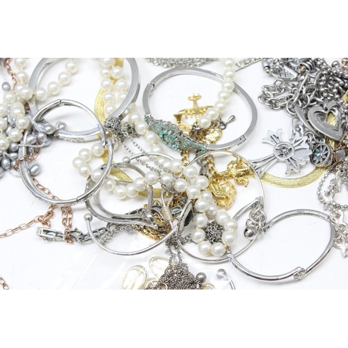 1199L - A large qty of assorted costume jewellery, approx 880g gross