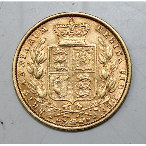 1205 - 1872 Queen Victoria young head 22ct gold shield back full sovereign coin, London Mint