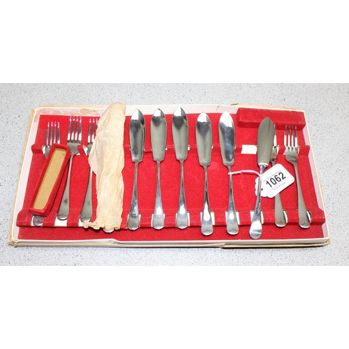 1062 - Boxed stag antler carving set & 2 other sets of boxed flatware