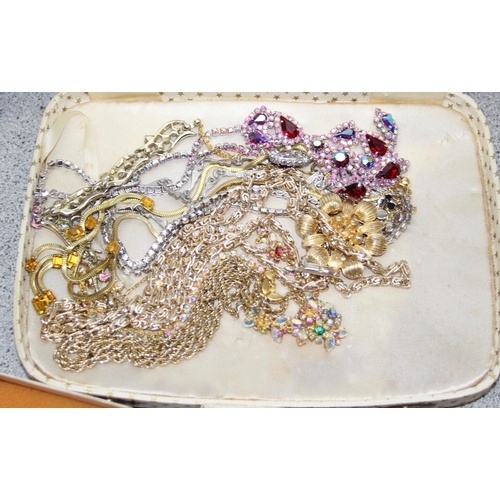 1199H - Qty of boxed vintage costume jewellery, mainly necklaces & bracelets