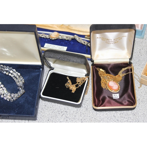 1199H - Qty of boxed vintage costume jewellery, mainly necklaces & bracelets