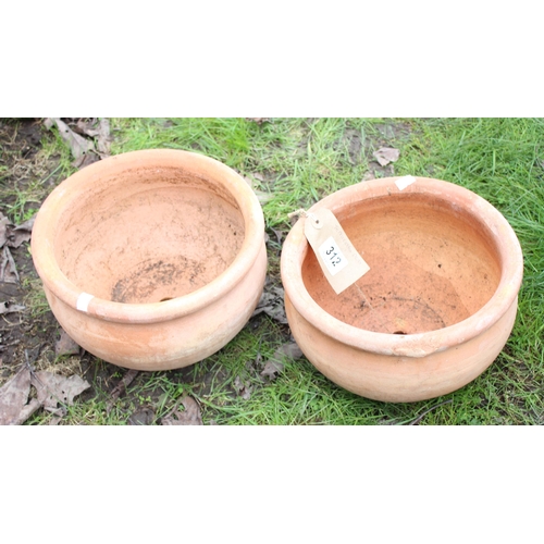 312 - A pair of terracotta garden pots, approx 25cm wide