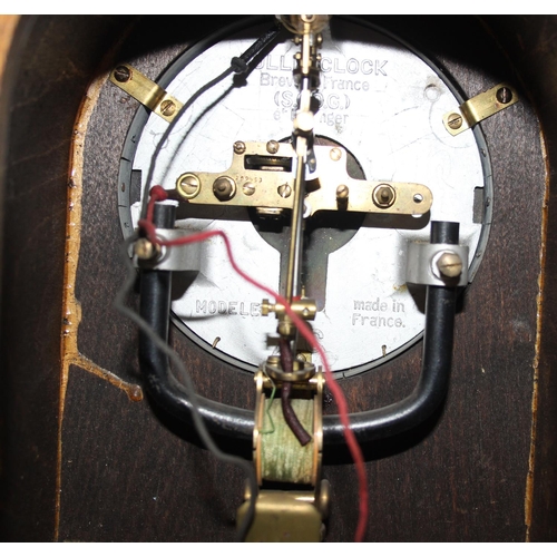 1333 - 3 vintage oak cased clocks to inc Bulle-Clock with unusual mechanism and Deco style Metamec