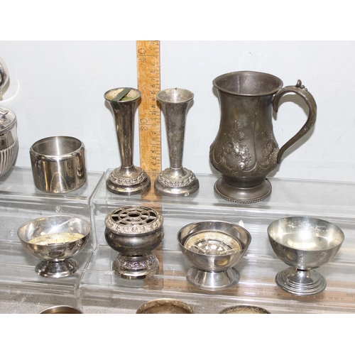 1072 - Qty of silver plated items