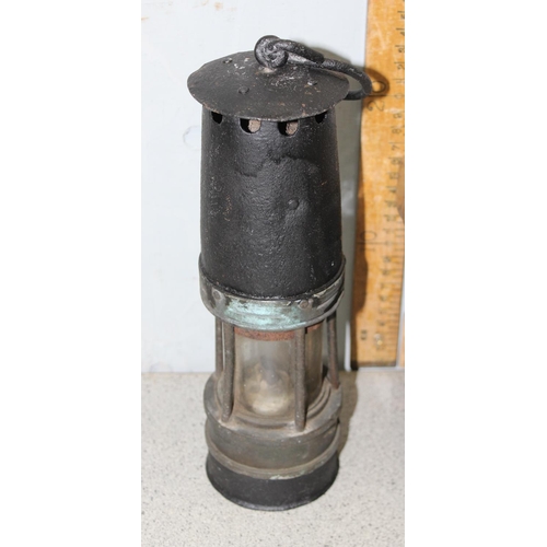 265 - Qty of assorted antique and vintage lamps to inc a miners safety lamp, a hurricane lamp, 2 oil lamps... 