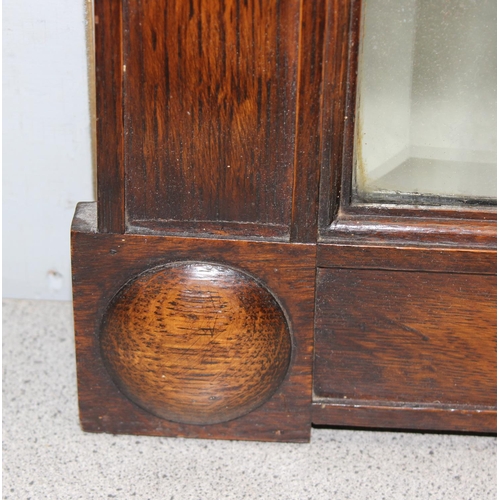 531 - An early 20th century oak framed mirror, approx 77cm x 48cm