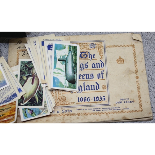 550A - Qty of assorted tea and cigarette cards, loose and albums