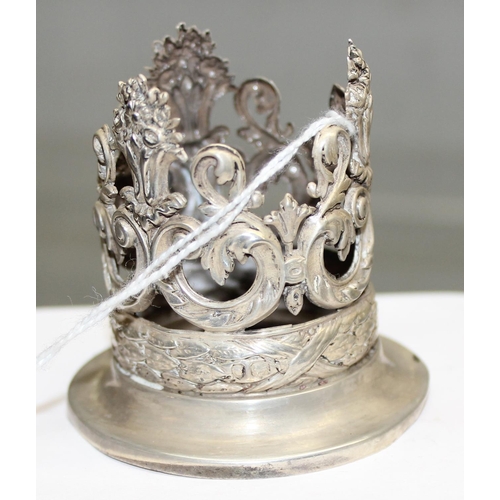 1073 - A small silver pierced stand, London 1895, approx 34.73g gross