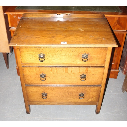 21 - An early 20th century oak 3 drawer chest of drawers, approx 77cm wide