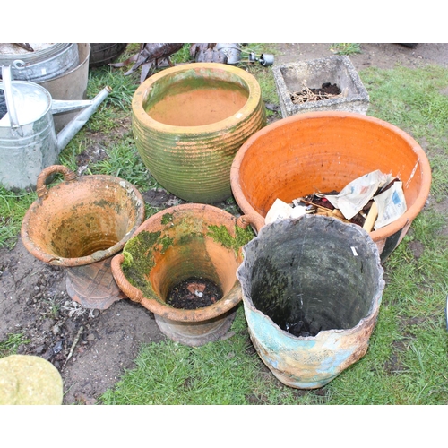 323 - 6 assorted garden pots to include terracotta and stone