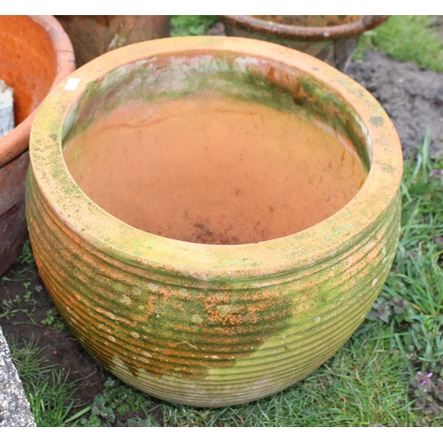 323 - 6 assorted garden pots to include terracotta and stone