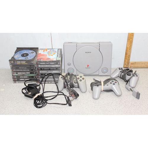 1553 - Sony Playstation 1 and various games and controllers