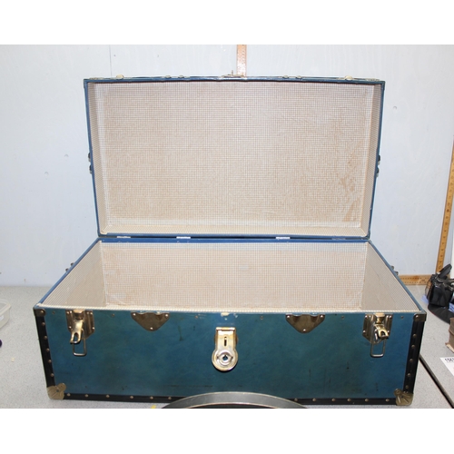 295 - Vintage blue travel trunk with brass fittings & a white fabric suitcase, blue trucks approx. width 9... 