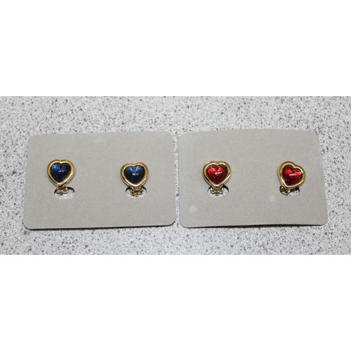 1199N - Approx. 160 pairs of Cabouchon heart shaped clip on earrings, 120 blue & 40 red