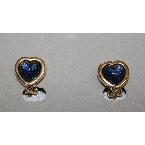 1199N - Approx. 160 pairs of Cabouchon heart shaped clip on earrings, 120 blue & 40 red