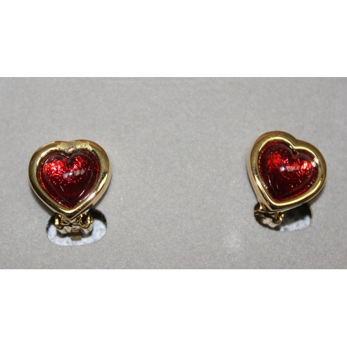 1199N - Approx. 160 pairs of Cabouchon heart shaped clip on earrings, 120 blue & 40 red