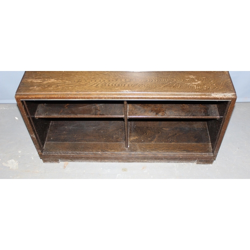 15 - A vintage Minty of Oxford oak Globe Wernicke style sectional bookcase comprising of a base section a... 