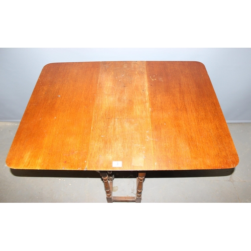 3 - A small early 20th century oak dropleaf table approx 75cm when folded