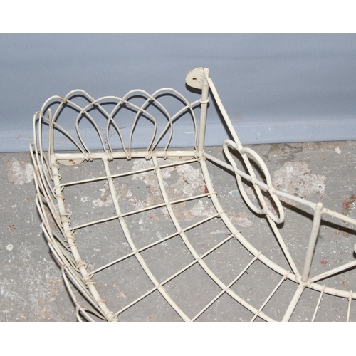 304 - A wirework garden planter designed to go around the trunk of a tree, approx 100cm wide