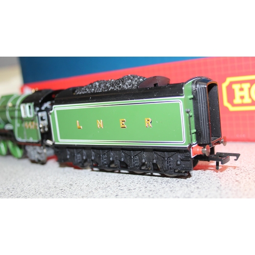 1500 - A Hornby 00 gauge Flying Scotsman live steam 00 gauge box set, in the original all-card box with pap... 