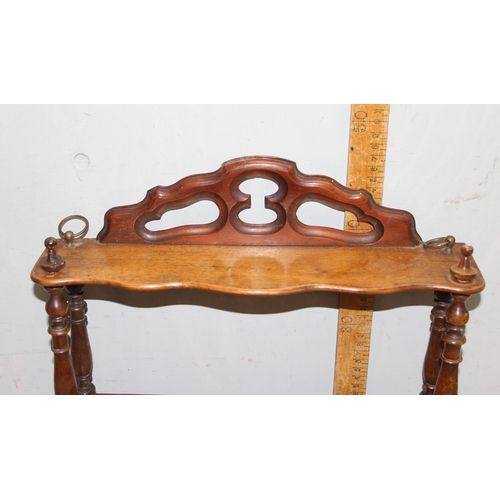 273 - A small vintage wooden wall shelf with turned supports, approx 37cm wide