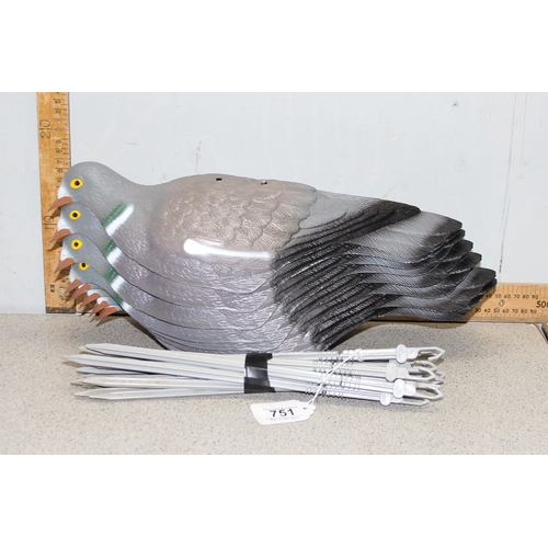 751 - 8 Pigeon decoys on sprung stands