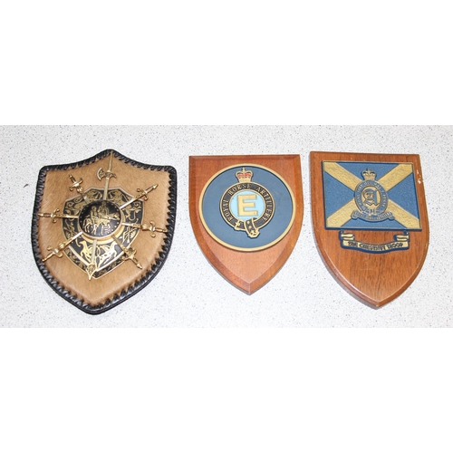 1410 - 17 mounted military plaques to include Royal Horse Artillery & Royal Military Academy, Sandhurst