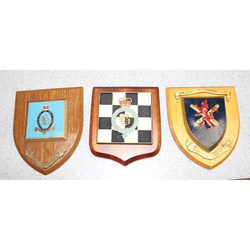 1410 - 17 mounted military plaques to include Royal Horse Artillery & Royal Military Academy, Sandhurst