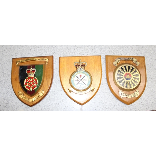 1410 - 17 mounted military plaques to include Royal Horse Artillery & Royal Military Academy, Sandhurst