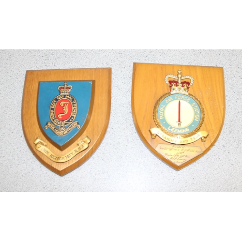 1410 - 17 mounted military plaques to include Royal Horse Artillery & Royal Military Academy, Sandhurst