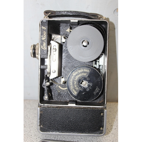 704 - Neizoldi & Kramer ‘Cine Nizo’ model R 8mm cine camera – retaining German spool and film – leather ca... 