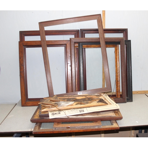 440 - Large qty of wooden picture frames of various sizes, some glazed or with loose glass