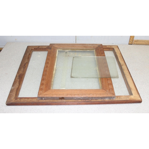 440 - Large qty of wooden picture frames of various sizes, some glazed or with loose glass