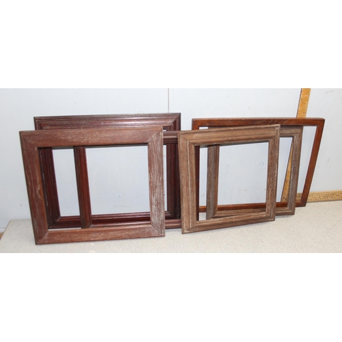 440 - Large qty of wooden picture frames of various sizes, some glazed or with loose glass